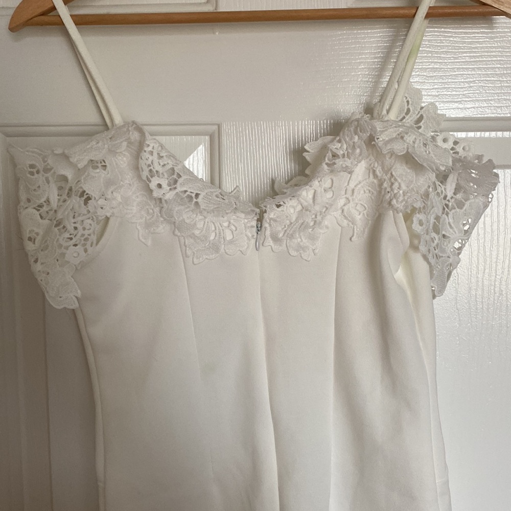 White lace accent bodysuit. - Picture 3 of 4